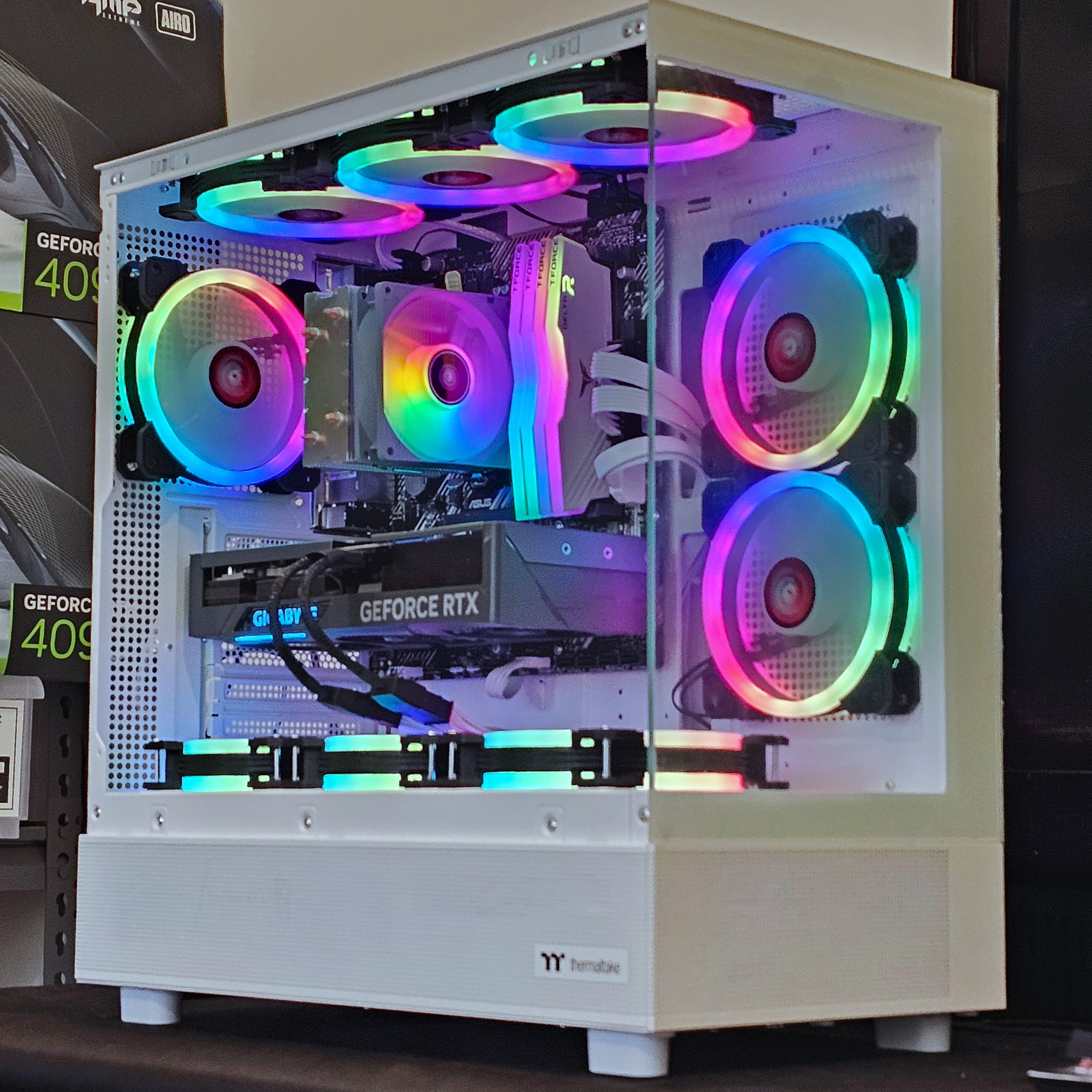 LCC Design Budget Gaming PC on Steroids White (Ryzen 5 8400F + RTX 506 ...