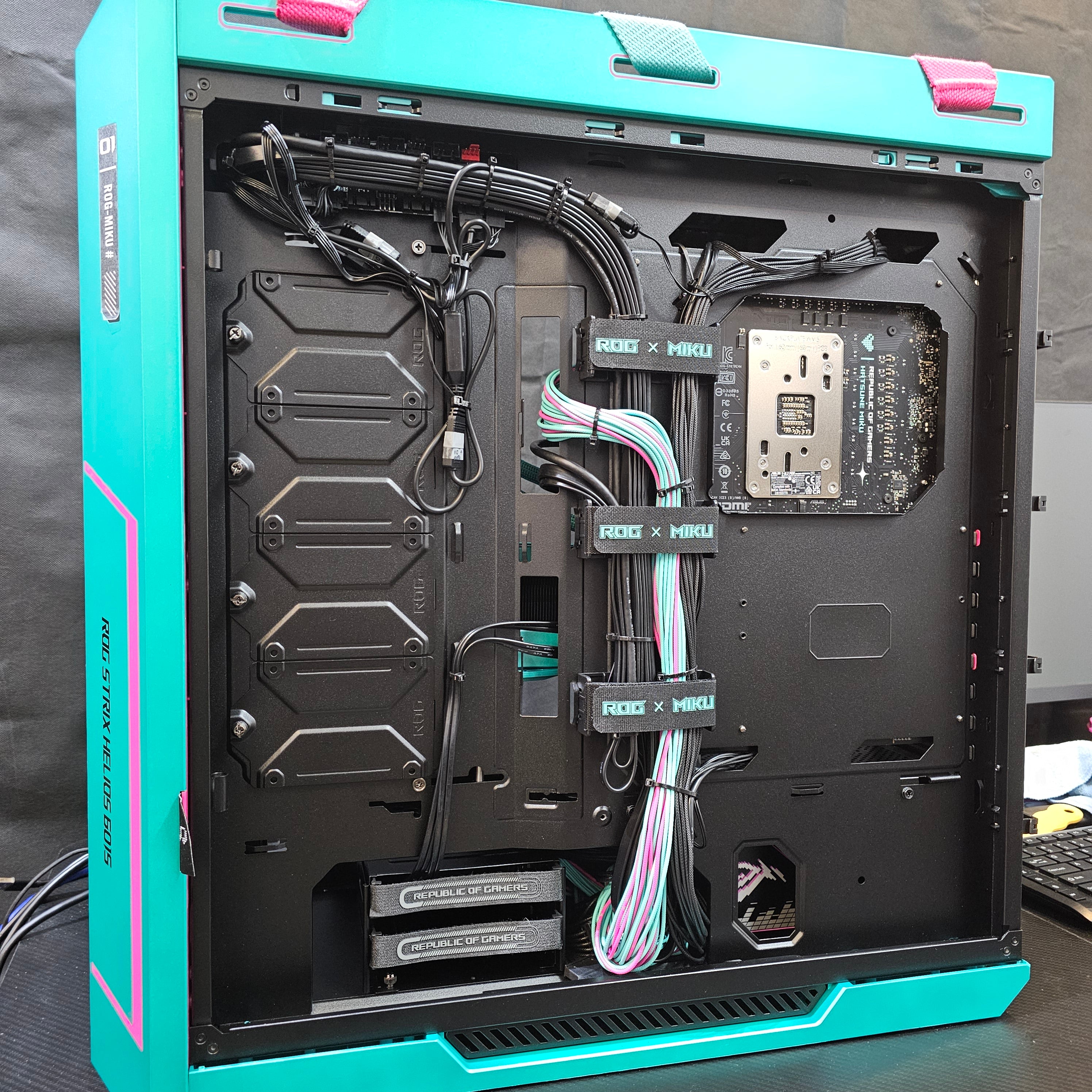 Hatsune Miku x Asus ROG (Ryzen 9 9950X3D + RTX 5080) – Lakes Custom ...